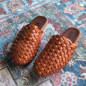 Billabong Tan Leather Sandals, Womens Size 9, Woven Mules Flats
